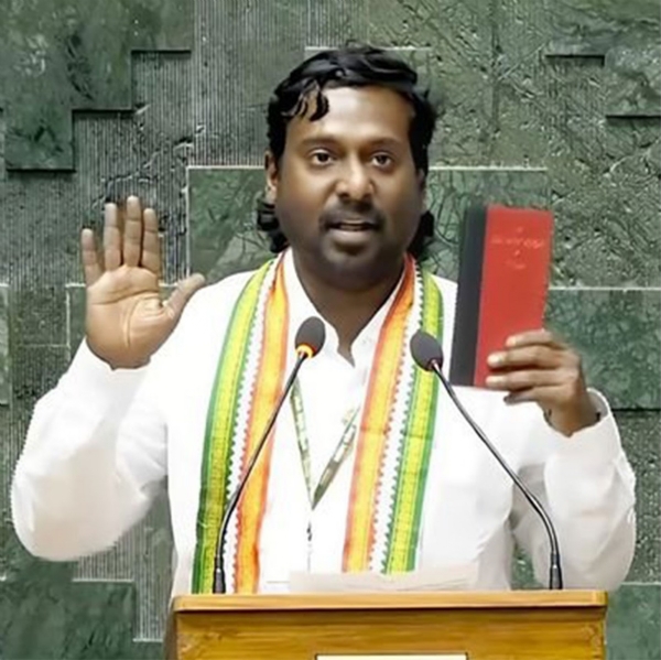ஈரானில் சிக்கியுள்ள 1,000-க்கும் மேற்பட்ட கன்னியாகுமரி மீனவர்கள் - மக்களவையில் ஒத்திவைப்புத் தீர்மானம் கொண்டு வந்த விஜய் வசந்த் ஈரானில் சிக்கியுள்ள 1,000-க்கும் மேற்பட்ட கன்னியாகுமரி மீனவர்கள் - மக்களவையில் ஒத்திவைப்புத் தீர்மானம் கொண்டு வந்த விஜய் வசந்த்
