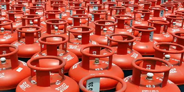 தெலுங்கானாவில் பெட்ரோல் பங்குகள் சிலிண்டர் ஏஜென்சிகள் மூடல்