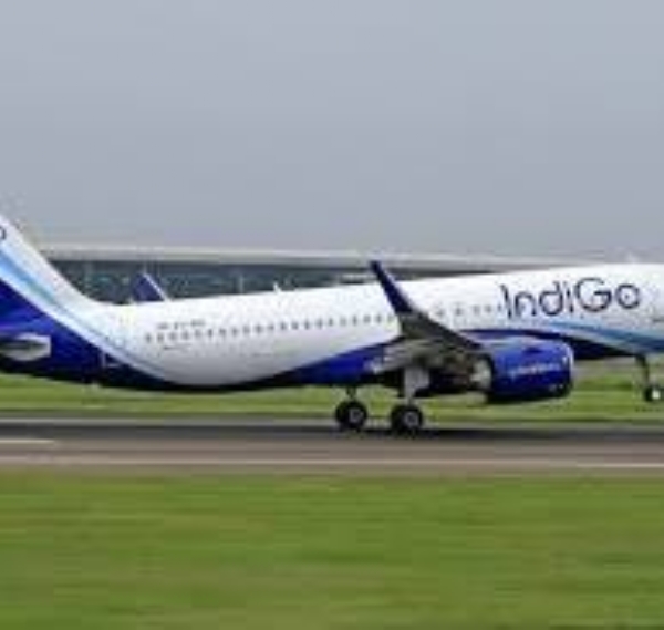 டெல்லியில் எஞ்சின் கோளாறு காரணமாக இண்டிகோ விமானம் அவசர தரையிறக்கம்