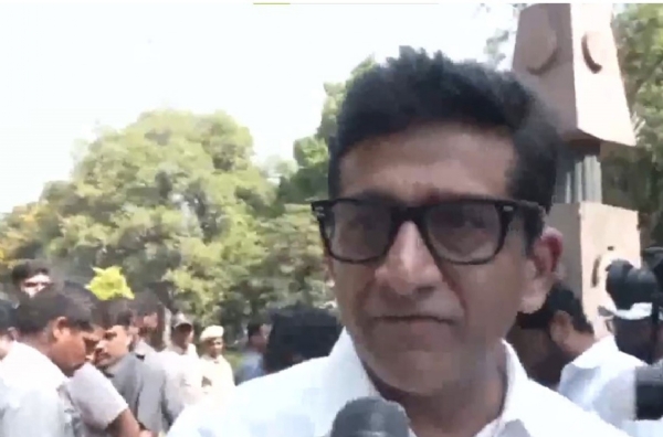 தெலங்கானாவில் வருவாய் அமைச்சர் மீது நடவடிக்கை கோரி பாரத் ராஷ்டிர சமிதி போராட்டம்