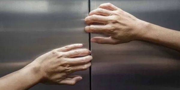 புழுதிவாக்கம் ரயில் நிலையத்தில் மின் தூக்கியில் சிக்கிக்கொண்ட 17பேர் பத்திரமாக மீட்பு