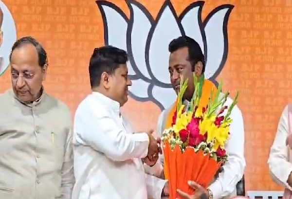 Renowned tennis player Leander Paes joins the BJP.