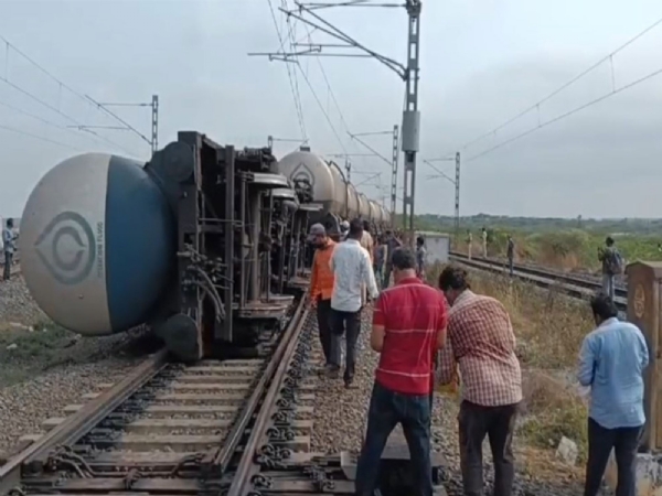 நெல்லூர் மனுபோலு அருகே தடம் புரண்ட சரக்கு ரயில் - விஜயவாடா–சென்னை மற்றும் திருப்பதி ரயில் சேவைகள் பாதிப்பு