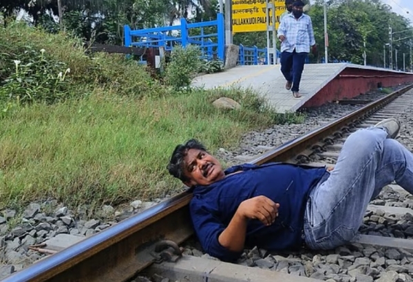 Actor Mansoor Ali Khan Campaigns