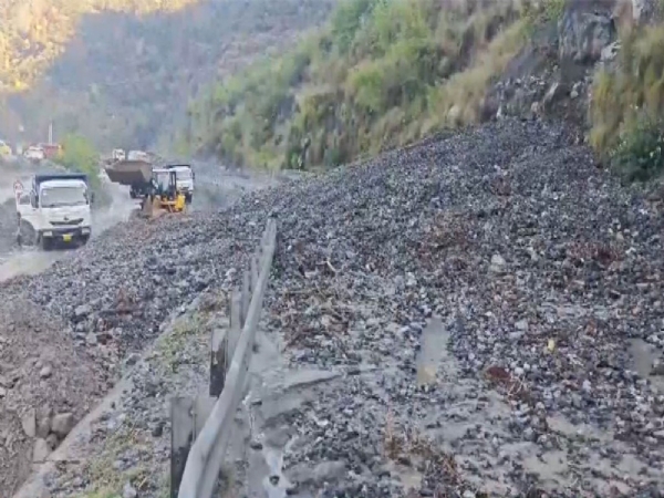ஜம்மு ராம்பனில் நிலச்சரிவு - தேசிய நெடுஞ்சாலை முடக்கம், மீட்பு மற்றும் சீரமைப்பு பணிகள் தீவிரம்
