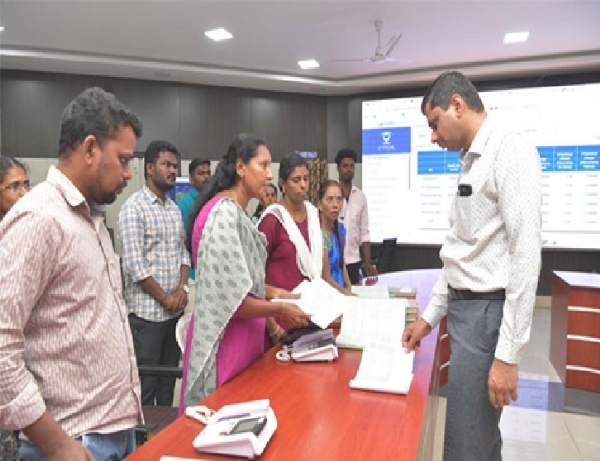 தூத்துக்குடி தேர்தல் கட்டுப்பாட்டு அறையின் செயல்பாடுகள் குறித்து  மாவட்ட ஆட்சியர் நேரில் ஆய்வு