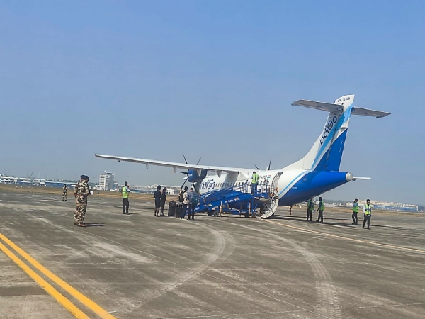 மேற்கு ஆசியாவில் உள்ள ஐந்து இடங்களுக்கு இன்று விமானங்களை இயக்க இண்டிகோ விமான நிறுவனம் திட்டம்