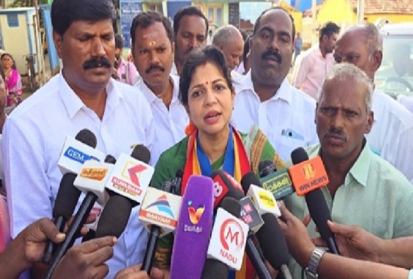 பெண்கள் அச்சமின்றி நடமாடும் நாளே உண்மையான மகளிர் தினம் -  சௌமியா அன்புமணி