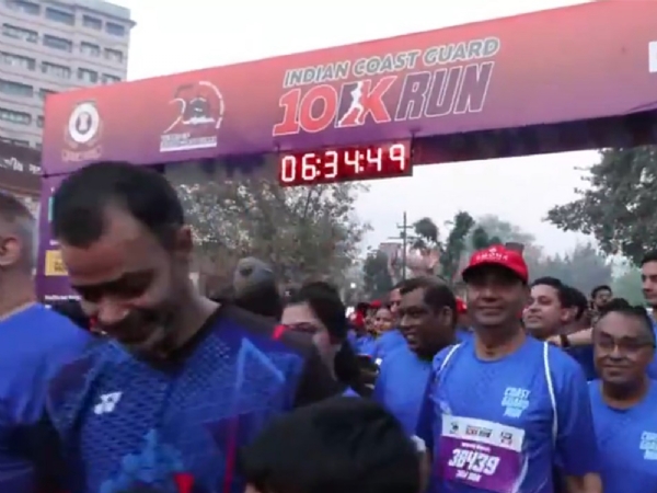 உத்தரப்பிரதேச நொய்டாவில் இந்திய கடலோர காவல்படையின் 50வது நிறுவன தினத்தைக் குறிக்கும் வகையில் நடைபெற்ற  10கே ஓட்டம்