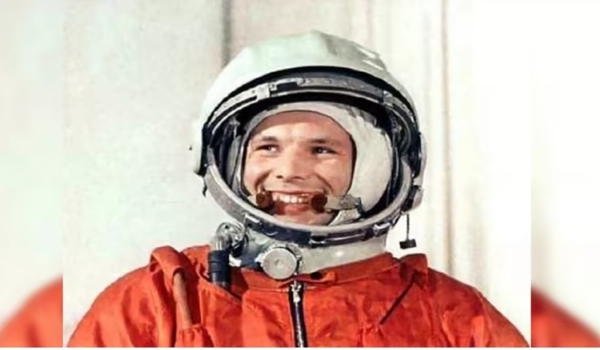 மார்ச் 9 ஆம் தேதி வரலாற்றில் ஒரு குறிப்பிடத்தக்க நாளாகும், ஏனெனில் இது பல முக்கிய நிகழ்வுகள் மற்றும் முக்கிய நபர்களின் பிறப்பு காரணமாகும். விண்வெளியை அடைந்த முதல் மனிதரான யூரி ககாரின், 1934 ஆம் ஆண்டு இந்த நாளில் பிறந்தார். இந்த புகைப்படம் யூரியின்து.