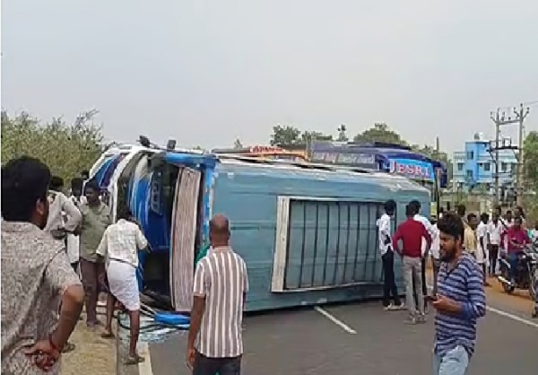 Van overturns in Thanjavur, over 20 injured