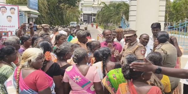 கரூர் ஆட்சியர், தங்களின் கோவிலை கட்ட அனுமதி கொடுக்காவிட்டால் 7 ஊர் மக்கள் தங்களின் ஆதார், ரேஷன் கார்டு போன்றவற்றை திரும்ப ஒப்படைக்க முடிவு