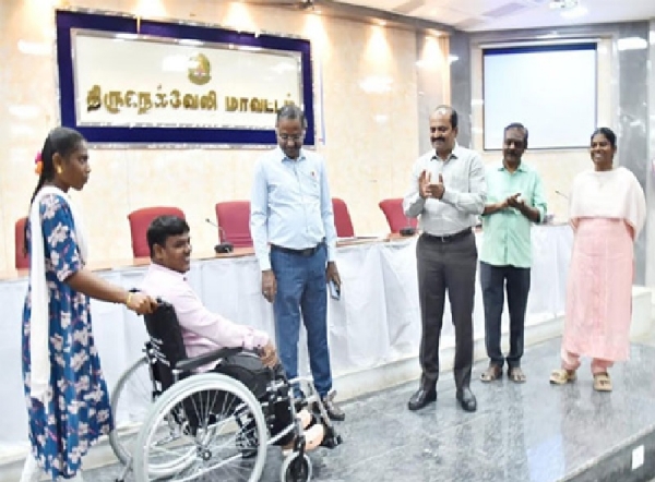 திருநெல்வேலியில் மூத்த குடிமக்களுக்கு வாக்களிக்க உதவி செய்யும் தன்னார்வலர்களுக்கான பயிற்சி முகாம்