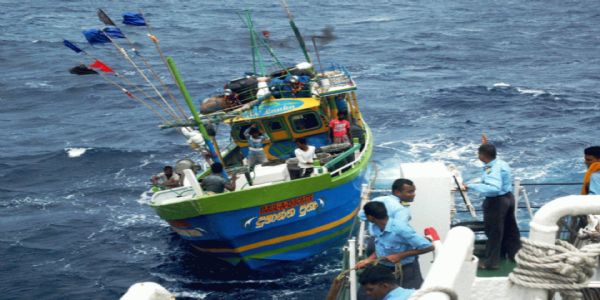 தமிழ்ப் புத்தாண்டு நாளில் ராமேஸ்வரம் மீனவர்கள் நான்கு பேரை சிறை பிடித்த இலங்கை கடற்படை