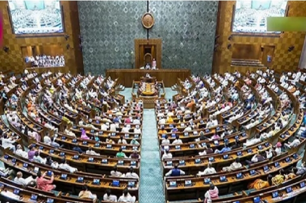 மகளிருக்கு 33 சதவீத இட ஒதுக்கீடு அளிக்கும் மசோதா நாடாளுமன்ற சிறப்பு கூட்டத்தொடரில் தாக்கல்