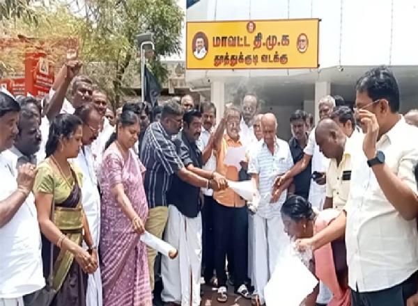 அமைச்சர் கீதா ஜீவன் தலைமையில் தொகுதி மறுவரையறை மசோதாவின் நகலை எரித்துப் போராட்டம்