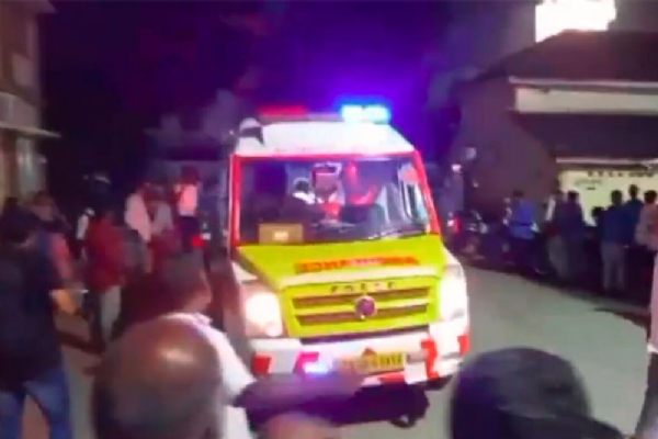 வால்பாறையில் சுற்றுலா வேன் பள்ளத்தில் கவிழ்ந்த விபத்தில் 9 பேர் உயிரிழப்பு