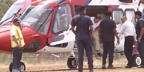 காங்கிரஸ் எம்.பி ராகுல் காந்தி வந்த ஹெலிகாப்டரில் தேர்தல் பறக்கும் படையினர் சோதனை