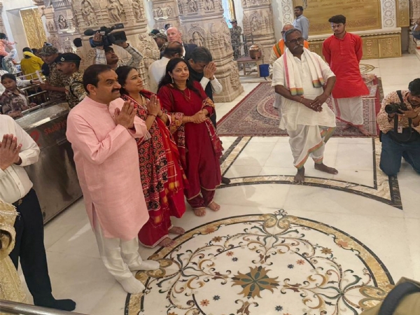 அயோத்தியில் உள்ள ஸ்ரீ ராம் ஜன்மபூமி கோவிலுக்கு அதானி குழுமத் தலைவர் கௌதம் அதானி வருகை