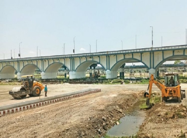 மதுரை சித்திரை திருவிழாவை முன்னிட்டு - வைகை ஆற்றில் சீரமைப்பு பணிகள் தீவிரம்