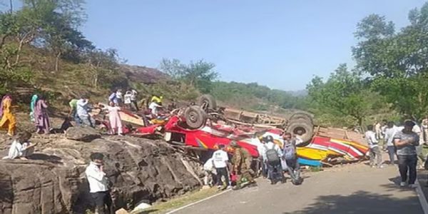 ஜம்மு காஷ்மீர் மலைப்பாதையில் பேருந்து கவிழ்ந்து விபத்து- 15 பேர் பலி