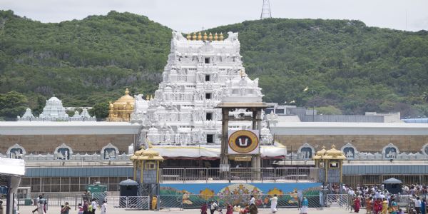 திருமலையில் பக்தர்கள் திரள் ஒரே நாளில் ஹுண்டி வருமானம் ரூ. 4.43 கோடி