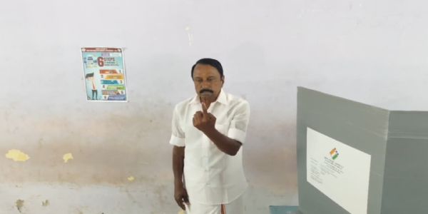 தவெகவில் இணைந்த பின் முதல்முறையாக வாக்களித்த செங்கோட்டையன்!