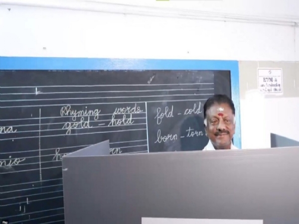 O. Panneerselvam casts his vote.