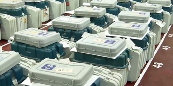 தலைநகர் சென்னையில் மக்கள் எழுதிய தீர்ப்புகள் - ஸ்ட்ராங் ரூமில் வைக்கப்பட்டு பலத்த பாதுகாப்பு