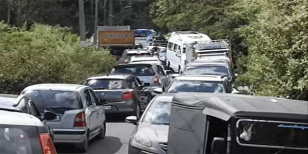 கொடைக்கானலில் சுற்றுலா பயணிகள் அதிகரிப்பு – 5 கிமீ போக்குவரத்து நெரிசல்