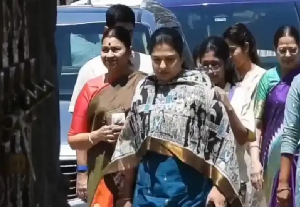 கொடைக்கானல் குறிஞ்சி ஆண்டவர் கோயிலில்  துர்கா ஸ்டாலின் வழிபாடு