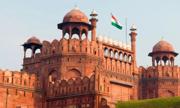 டெல்லியில் உள்ள செங்கோட்டை, புகழ்பெற்ற சாந்தினி சௌக்கிற்கு நேர் எதிரே அமைந்துள்ளது. புகைப்படம்: இன்டர்நெட் மீடியா