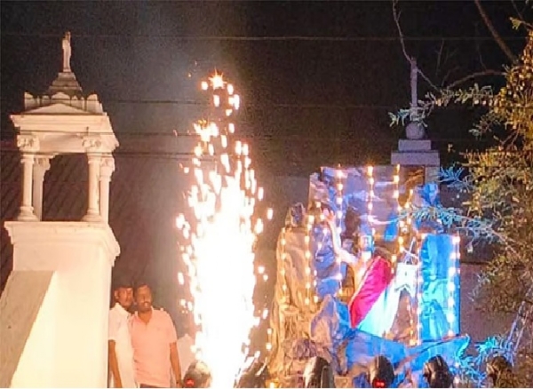 ராமநாதபுரத்தில் பழைமை வாய்ந்த தூய செங்கோல் மாதா திருத்தலத்தில் ஈஸ்டர் சிறப்பு திருப்பலி ராமநாதபுரத்தில் பழைமை வாய்ந்த தூய செங்கோல் மாதா திருத்தலத்தில் ஈஸ்டர் சிறப்பு திருப்பலி