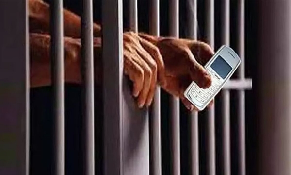 சிறைக்குள் செல்போன்