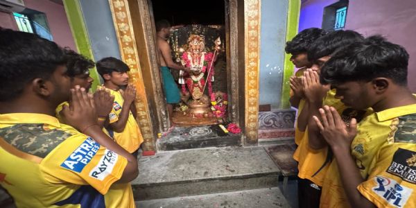 பாதாள செம்பு முருகன் கோயிலில் சி.எஸ்.கே அணி ரசிகர்கள் சிறப்பு பிரார்த்தனை