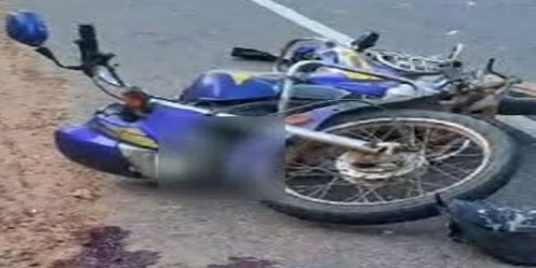 திண்டுக்கல் அருகே லாரி மீது பைக் மோதி விபத்து - டாக்டர் உயிரிழப்பு