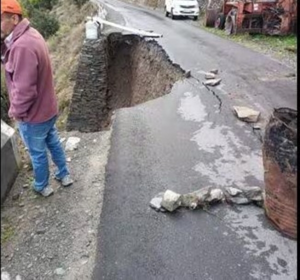 இமாச்சலின் குல்லு மாவட்டத்தில் விபத்து - 4 சுற்றுலாப் பயணிகள் பலி, பலர் காயம் இமாச்சலின் குல்லு மாவட்டத்தில் விபத்து - 4 சுற்றுலாப் பயணிகள் பலி, பலர் காயம்