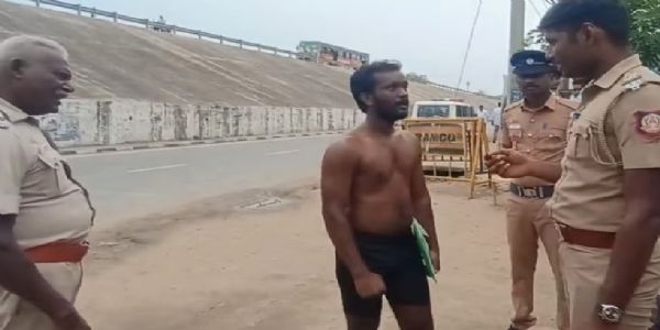 மேலாடை இன்றி மனுதாக்கல் செய்யவந்த விருதுநகர் வேட்பாளர் போலீசாருடன் வாக்குவாதம்