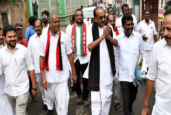 பாஜக ஆளும் மாநில முதல்வர் வாகனத்தை தேர்தல் பறக்கும் படையினர் சோதனை செய்தார்களா? - வைகோ கேள்வி பாஜக ஆளும் மாநில முதல்வர் வாகனத்தை தேர்தல் பறக்கும் படையினர் சோதனை செய்தார்களா? - வைகோ கேள்வி