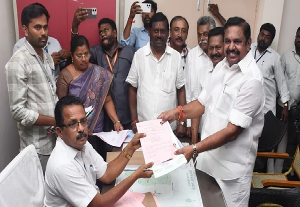 அதிமுக பொதுச் செயலாளர் பழனிசாமி எடப்பாடியில் வேட்புமனுத்  தாக்கல்