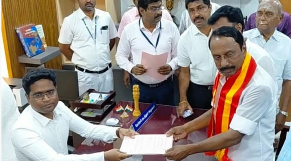 தவெகவில் இணைந்த முன்னாள் அமைச்சர் செங்கோட்டையனின் வேட்புமனு பரிசீலனையில் நிறுத்தி வைப்பு