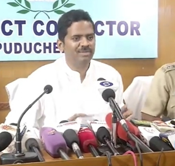 வெயிலின் தாக்கத்திலிருந்து காக்க முன்னெச்சரிக்கையுடன் வாக்காளர்கள் வரவேண்டும் -  தேர்தல் அதிகாரி அறிவுறுத்தல்