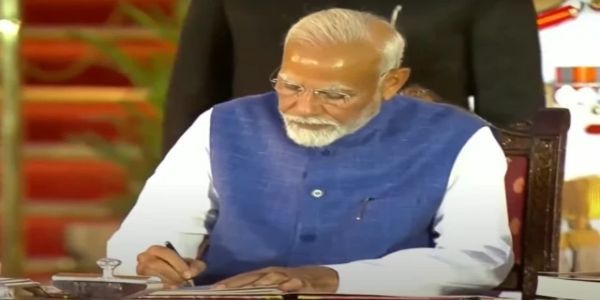 இளைஞர் வாக்காளர்கள் வெளியே வர வேண்டும் – பிரதமர் நரேந்திர மோடி வேண்டுகோள்