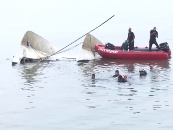 9 killed in boat capsize accident in Madhya Pradesh.