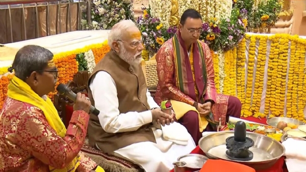 Modi Offers Special Prayers at Somnath Temple