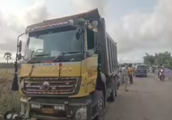 4 Workers Killed After Being Hit by Tipper Lorry in Kakinada 4 Workers Killed After Being Hit by Tipper Lorry in Kakinada