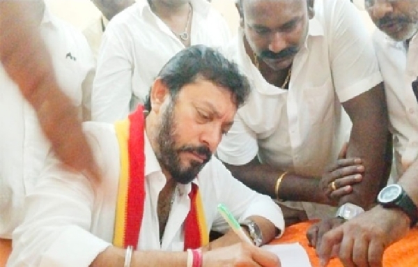 மக்களின் குறைதீர்க்கும் பணிகளை தொடங்கிய தூத்துக்குடி தொகுதி எம்.எல்.ஏ. ஸ்ரீநாத்