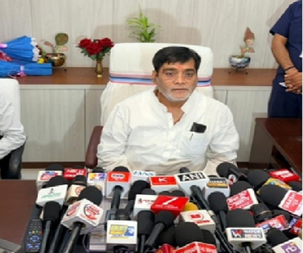 எரிபொருள் விலை உயர்வு தவிர்க்க முடியாதது - பீகார் அமைச்சர் ராம் கிருபால் யாதவ் எரிபொருள் விலை உயர்வு தவிர்க்க முடியாதது - பீகார் அமைச்சர் ராம் கிருபால் யாதவ்