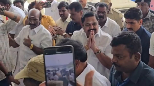 holds consultations with former ministers.