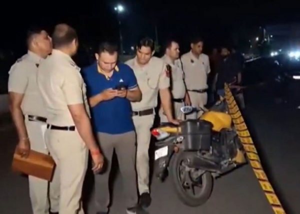 டெல்லியில் கல்லூரி மாணவர் சுட்டுக்கொலை – பழிக்குப் பழி வாங்குவோம் என குடும்பத்தினர் ஆவேசம் டெல்லியில் கல்லூரி மாணவர் சுட்டுக்கொலை – பழிக்குப் பழி வாங்குவோம் என குடும்பத்தினர் ஆவேசம்